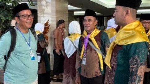 Kepala Penyelenggara Haji dan Umrah Kemenag Morotai Dampingi Calon Jamaah Haji Menuju Asrama Haji Ternate, Ngade