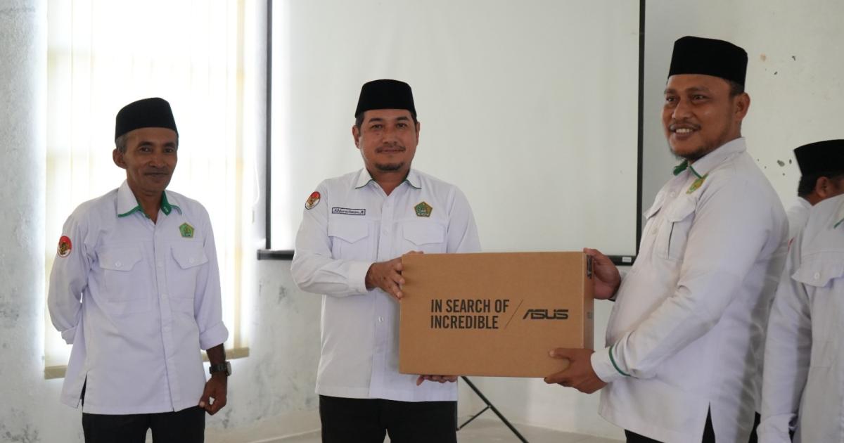 Dorong Layanan Keagamaan Modern, Lima KUA di Morotai Terima Dukungan Perangkat Digital